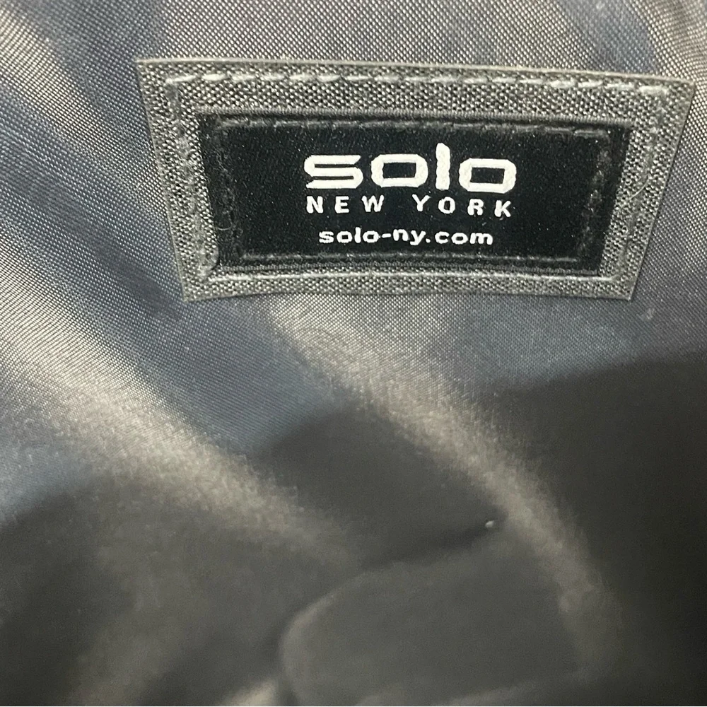 SOLO New York Gray Urban Slimbrief 15.6
